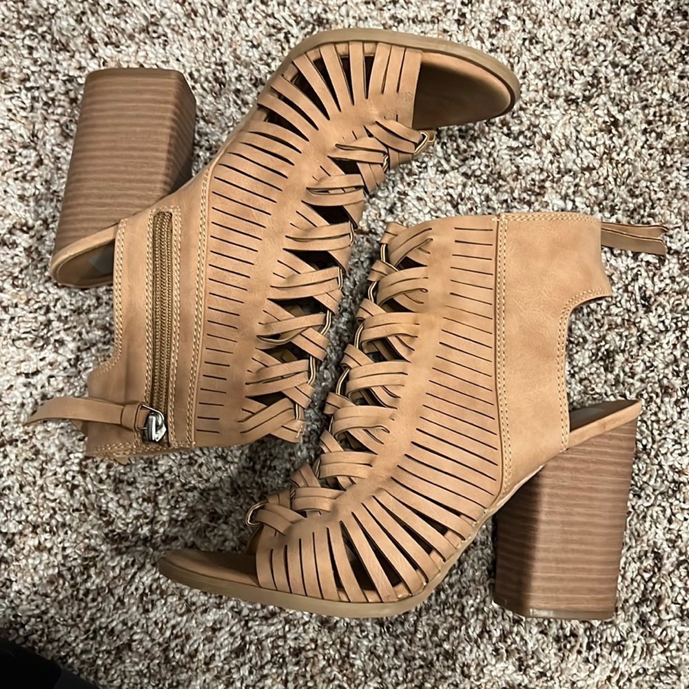 dv-by-dolce-vita-block-heel-sandals